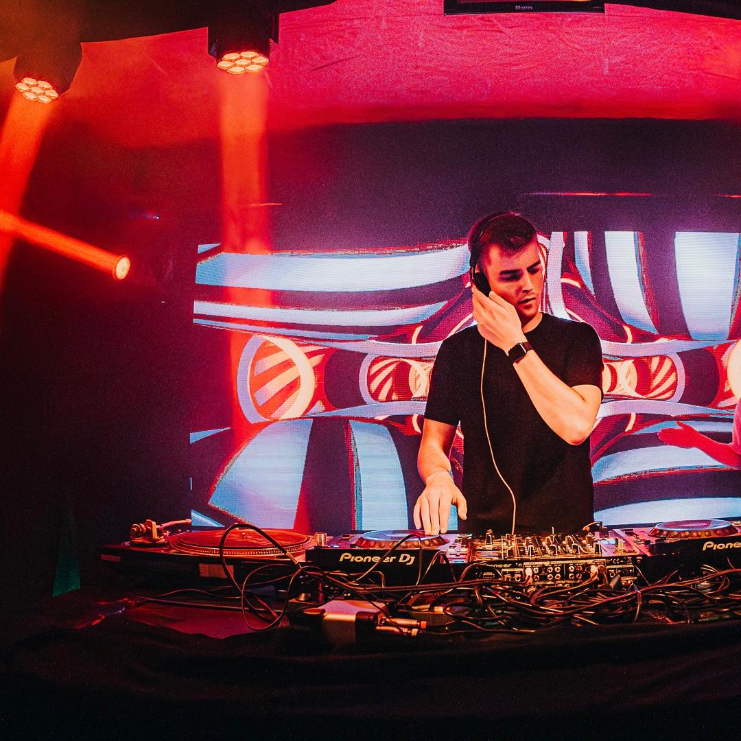 DJ W1nzer