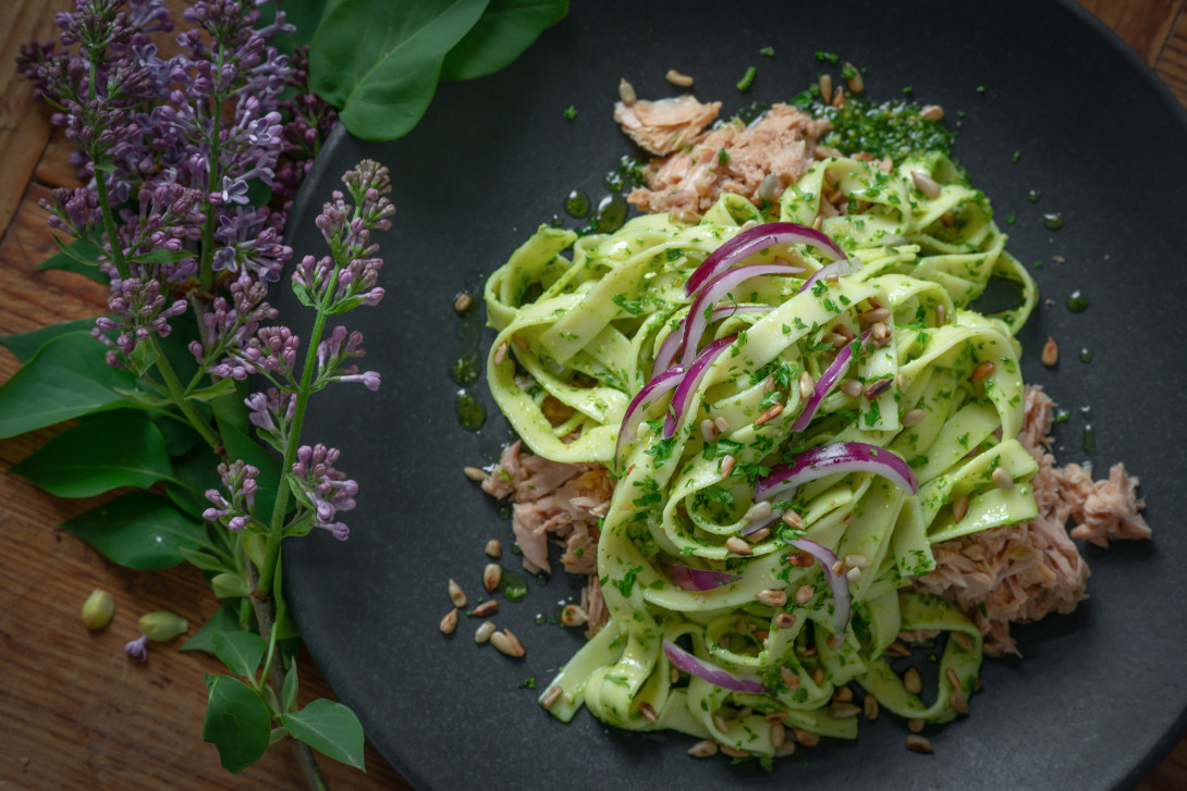 Eierbandnudeln mit Thunfisch & hausgemachtem Bärlauchpesto
